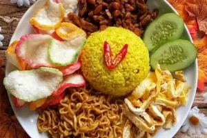 Mengungkap Rahasia Cita Rasa: Perbedaan Rasa Nasi Kuning Rumahan dan Warung