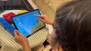 Tips Praktis Menerapkan Anak dan Gadget di Rumah: Membangun Keseimbangan di Era Digital